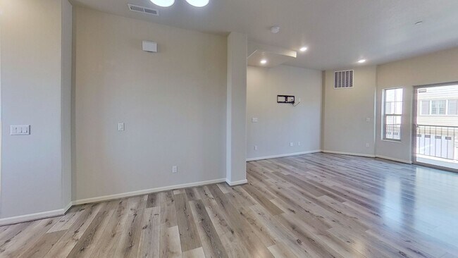 Foto del edificio - Wonderful Townhome 3 Bed 2.5 Bath in Betha...