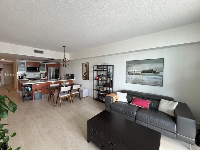 Foto del edificio - 185 SW 7th St