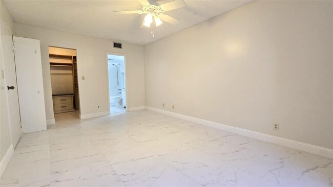 Foto del edificio - 8421 Lagos de Campo Blvd