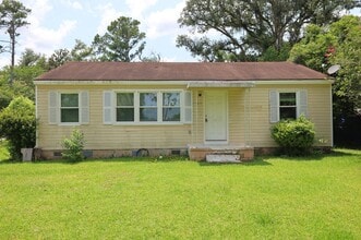Building Photo - 1700 Clover Dr