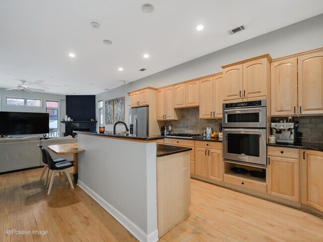 Foto del edificio - 1720 W Altgeld St