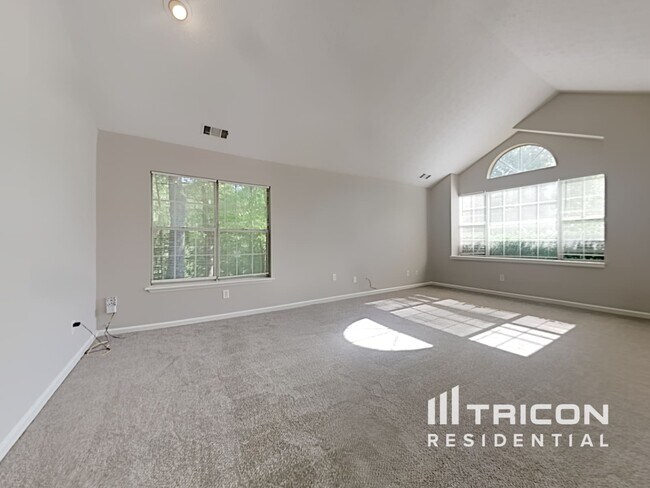 Foto del edificio - 4122 Autumn Lake Dr