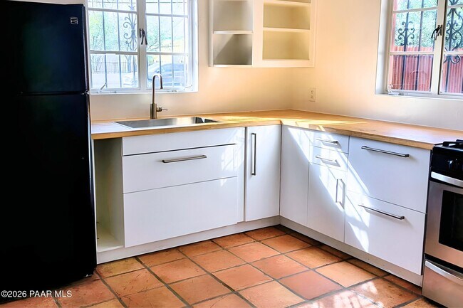 Foto del edificio - 3433 E Pima St