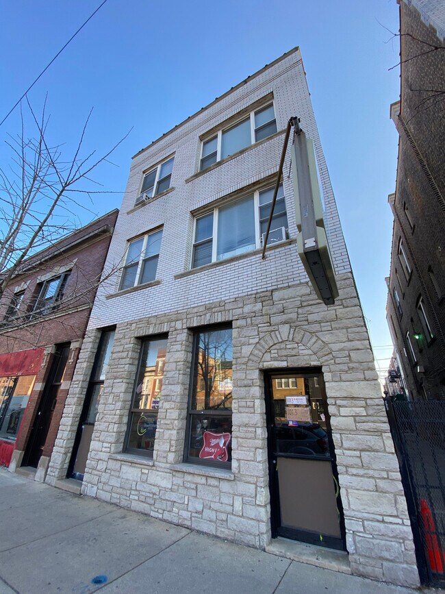 Building Photo - 1013 N Western Ave