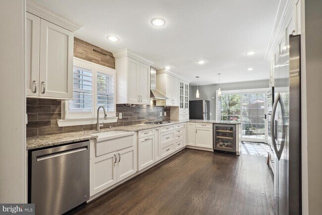 Building Photo - 10226 Democracy Ln