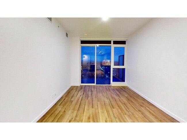 Building Photo - 10448 University Dr