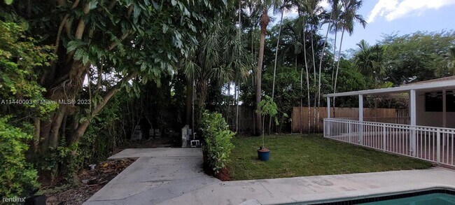 Foto del edificio - 3 br, 2 bath House - 8481 SW 35th Ter