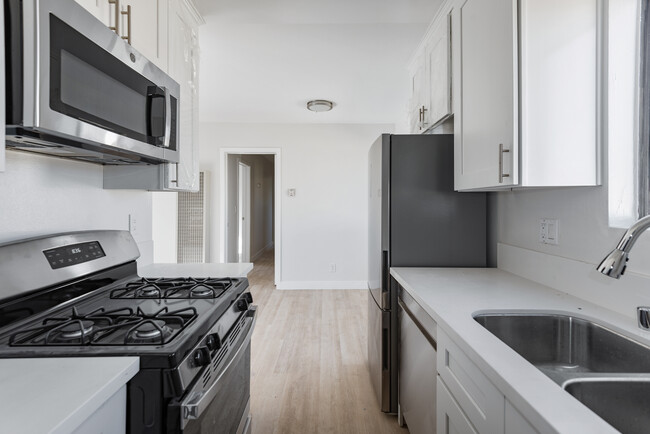 Building Photo - 1408 S St Andrews Pl