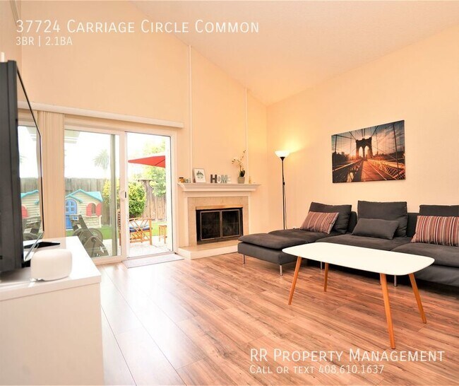 Building Photo - 37724 Carriage Circle Common