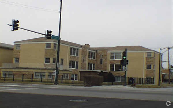 Primary Photo - 8100 W Addison St