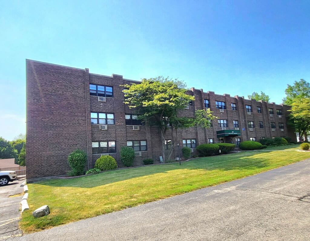 696696 Elm Pl Unit 013, Highland Park, IL 60035 Condo for Rent in