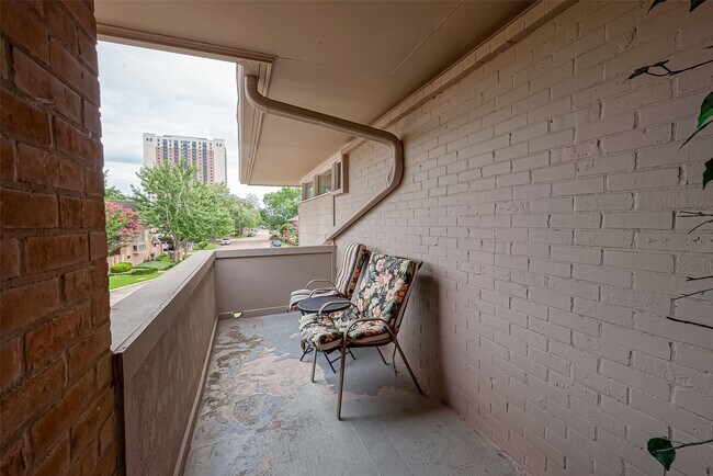 Foto del edificio - 642 S Ripple Creek Dr