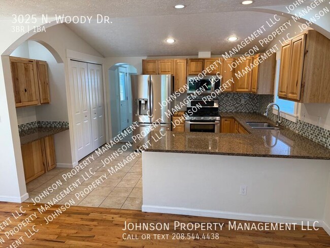 Building Photo - 3025 N Woody Ln