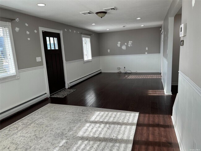 Building Photo - 4 Park Cir N