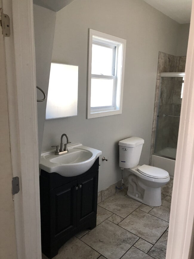 Photo - 3 bedroom in Glassport! Sign a lease befor... Apartment