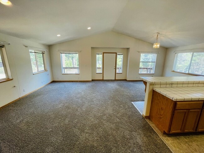 Building Photo - 3 bed 2 bath house for rent in South Lake Tahoe