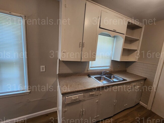 Foto del edificio - $950 - 3 bedroom / 1 bathroom - Single Fam...