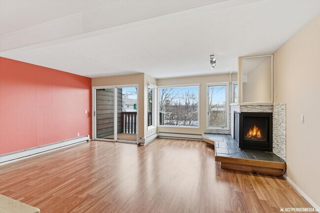 Building Photo - Downtown Living