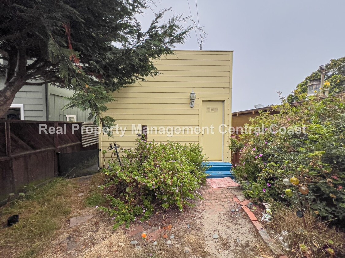 Primary Photo - AVAILABLE AUGUST - Charming Cottage in Los...