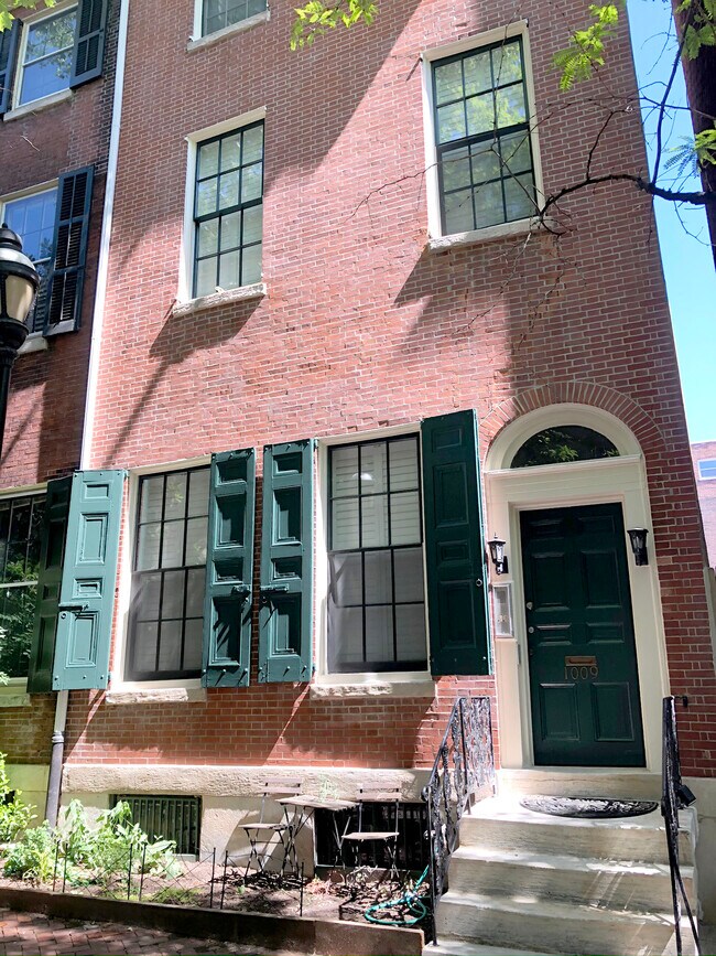 Foto del edificio - 1009 Clinton St