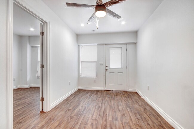Building Photo - 10028 San Fernando Rd