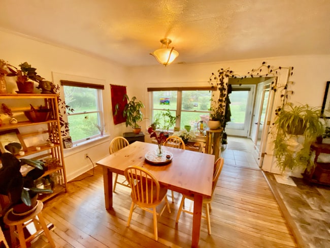 Building Photo - 27 Spruce St