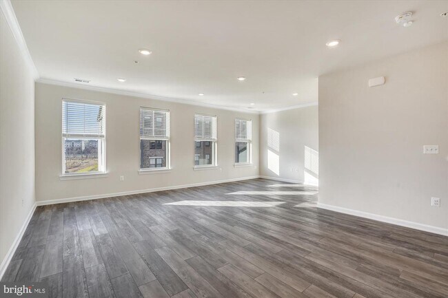 Building Photo - 43341 Goshen Run Sq