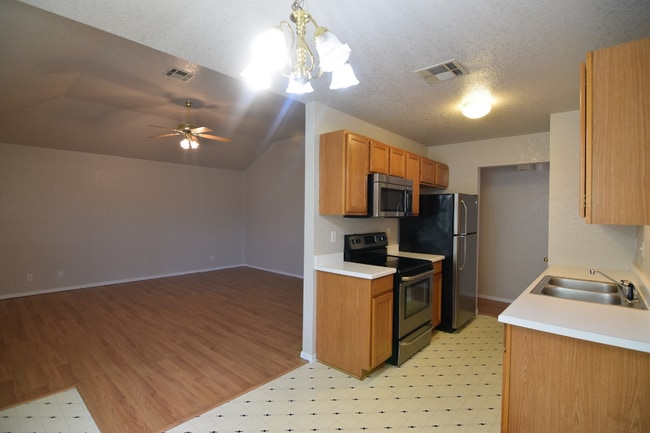 Building Photo - 2103 Caprice Dr