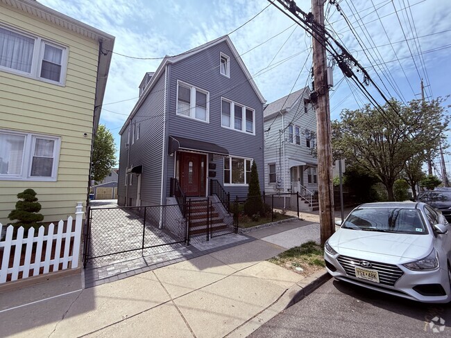 Building Photo - 38 Lanza Ave