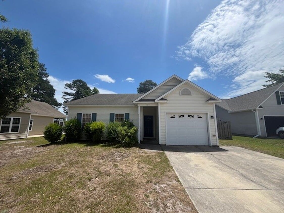 Charming 3-bedroom, 2-bath home in Leland, NC - Charming 3-bedroom, 2-bath home in Leland, NC