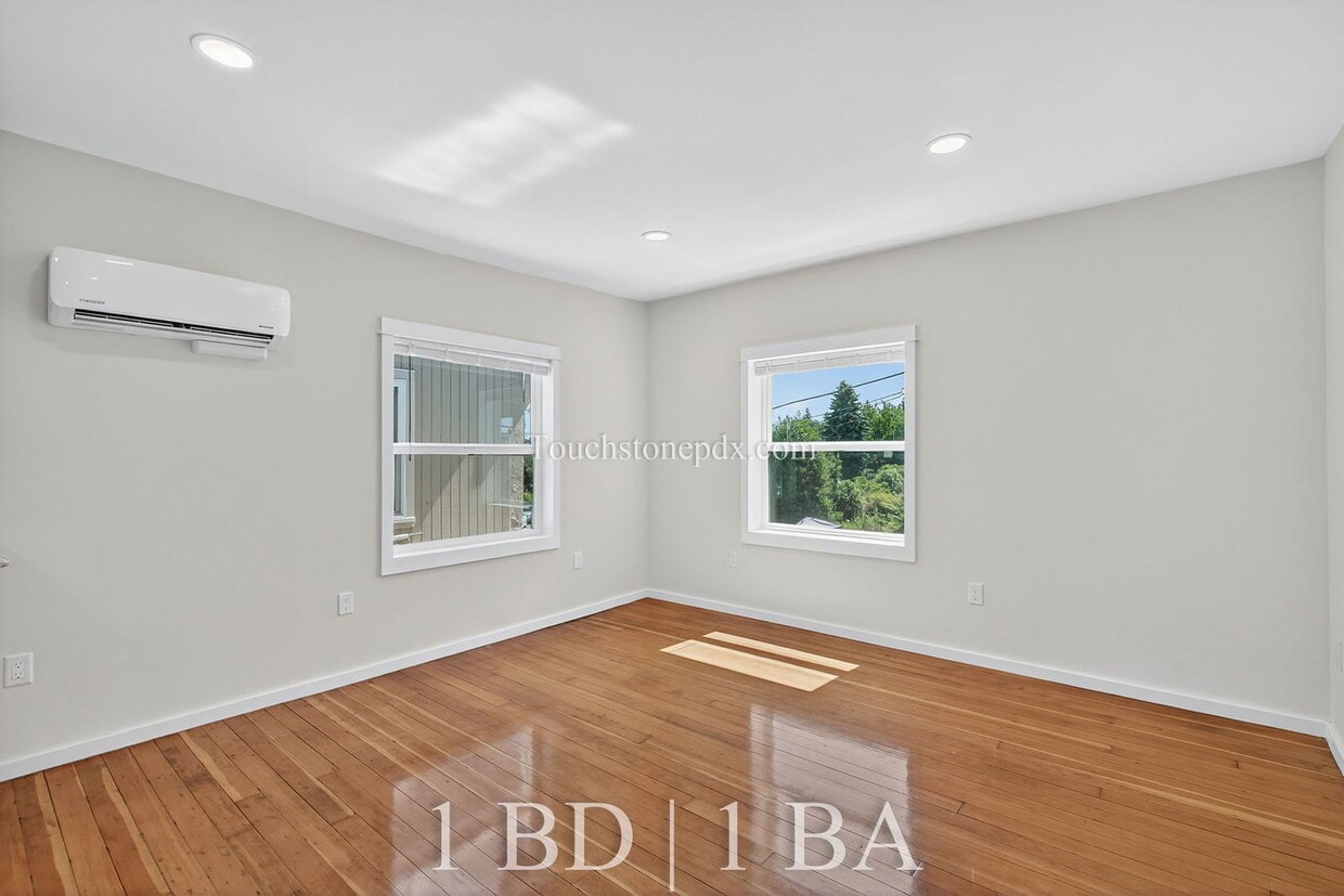 Foto principal - 4938 SE Foster Rd