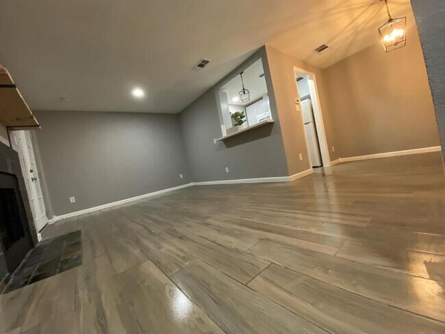 Building Photo - 3929 Tanglewilde St