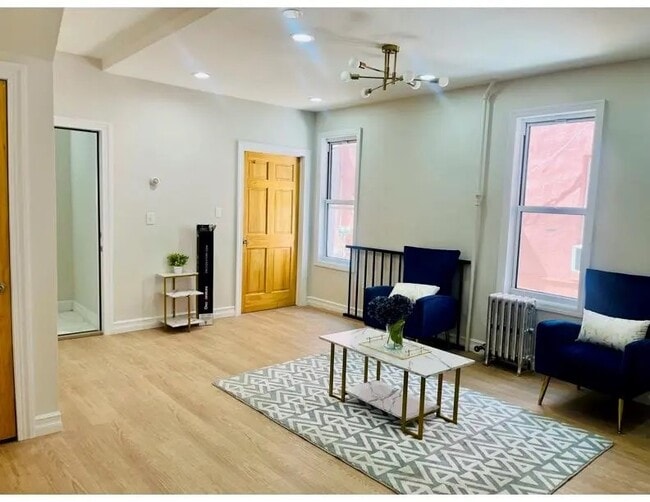 Building Photo - 39 E 52nd St