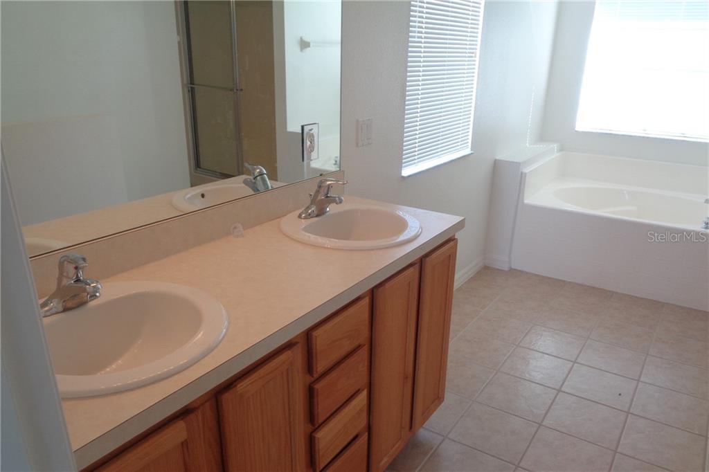 Foto del edificio - 213 Granada Blvd