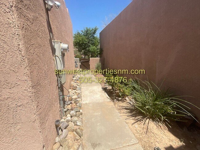 Foto del edificio - 3852 N Butler Ave