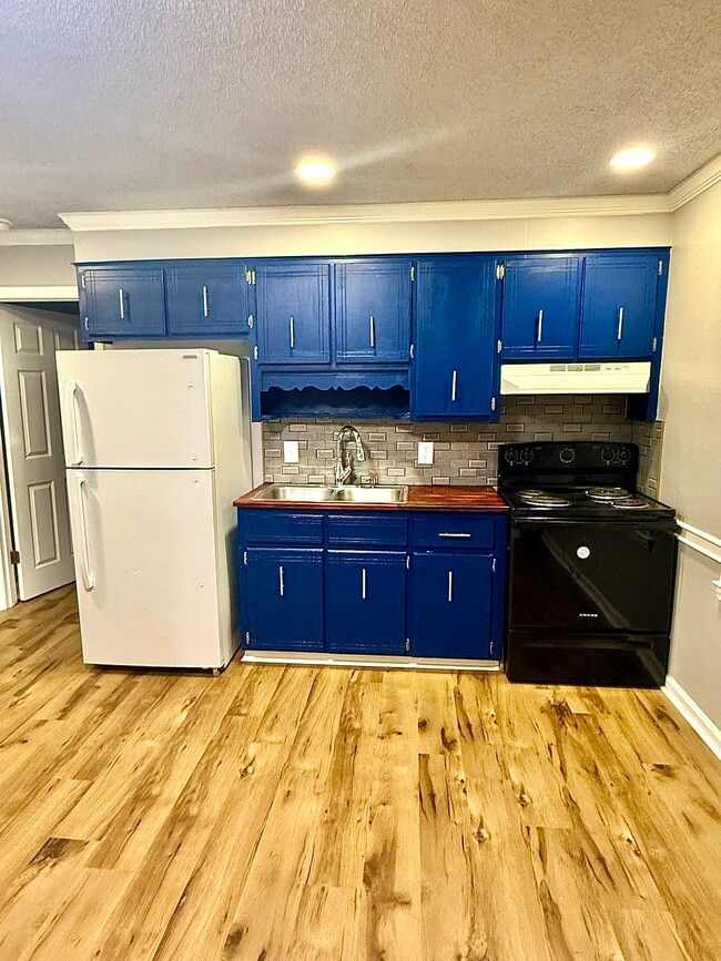 Building Photo - 120 Calvin Ct