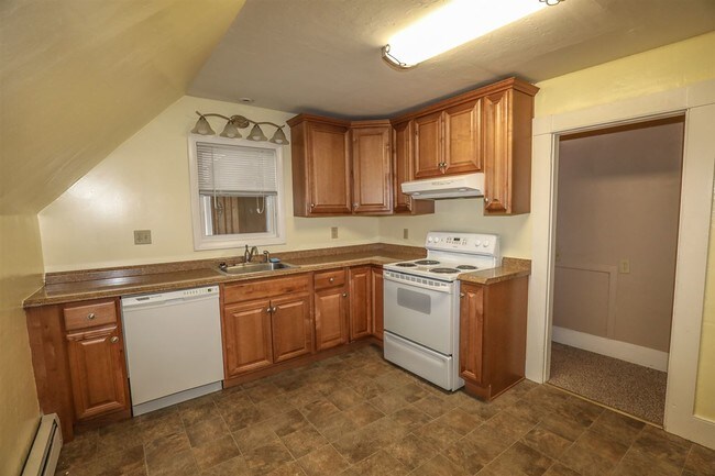 Building Photo - 1776 Hooksett Rd