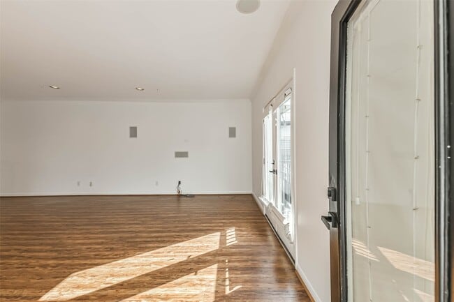 Building Photo - 17 Waugh Dr