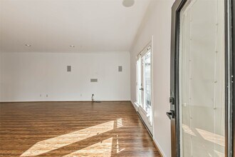 Building Photo - 17 Waugh Dr