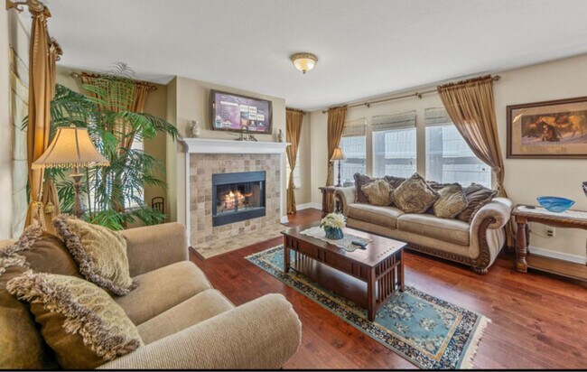 Foto del edificio - 5901 Snow Creek Dr