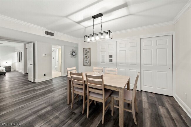 Building Photo - 545 Lake Louise Cir