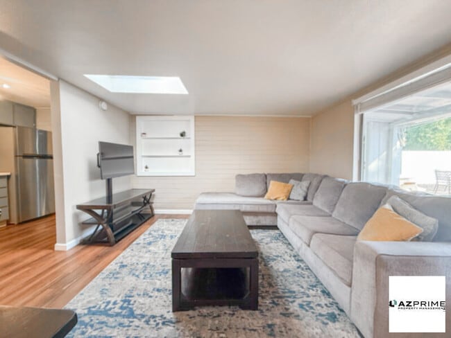 Foto del edificio - Furnished 1/1 Phoenix Triplex Unit - Comfort &amp; Convenience!