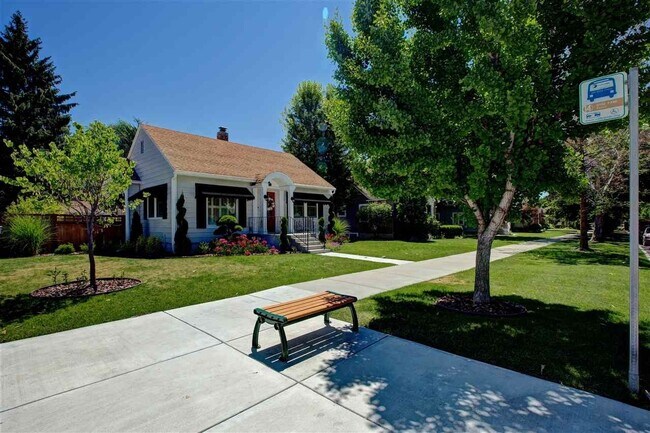 Building Photo - CHIC CORNER LOT BUNGALOW ON HISTORIC HARRI...