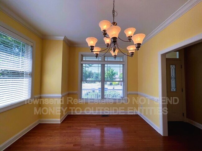 Building Photo - 2210 Westdale Dr