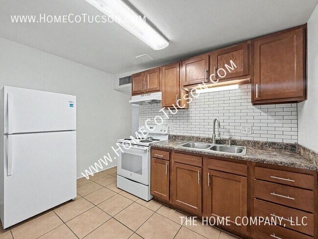 Building Photo - 4938 S Highland Dr
