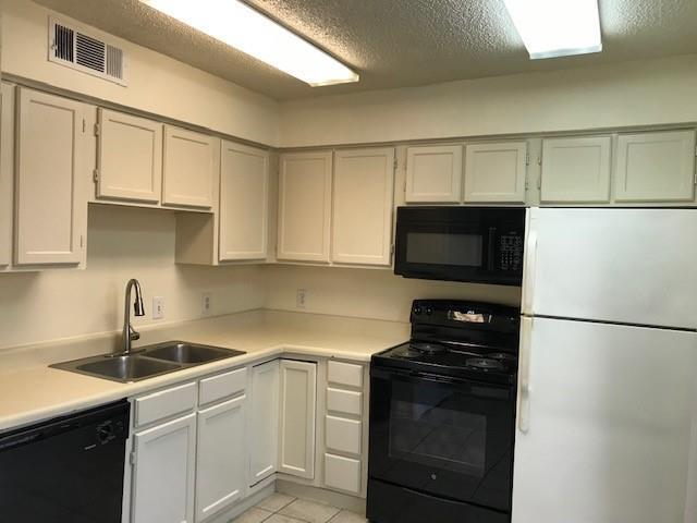 Foto del edificio - 4748 Old Bent Tree Ln
