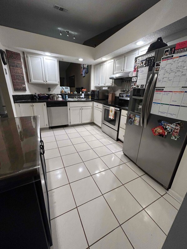 Building Photo - 8017 Marseilles Dr