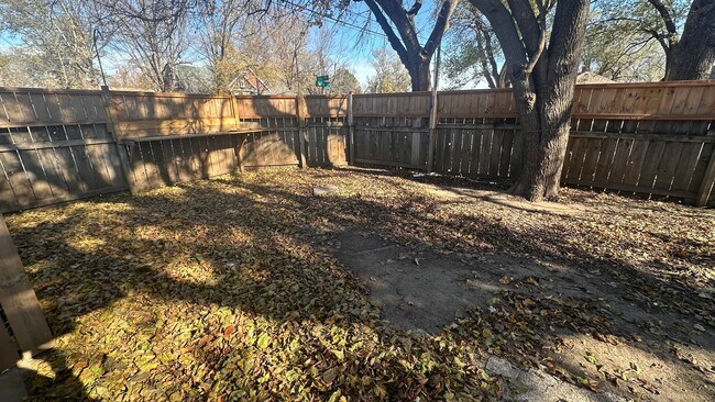 Foto del edificio - $550 - 1 bed 1 bath Duplex