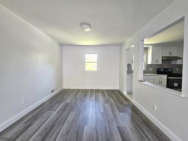 Foto del edificio - 317 Trotting Rd