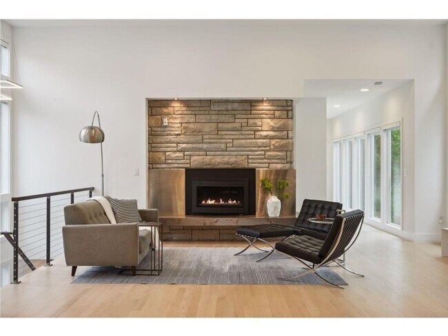 Building Photo - Luxury Home in Golden Valley Furnished or ...